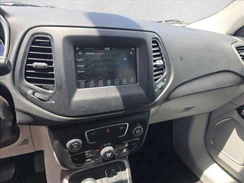 Used 2020 Jeep Compass Latitude image 11