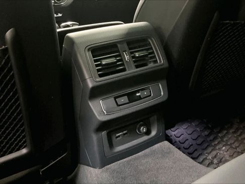 Used 2025 Audi Q5 e Premium Plus w/ Premium Plus Package image 35