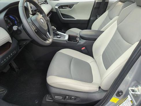 Used 2022 Toyota RAV4 Limited AWD/4WD image 16