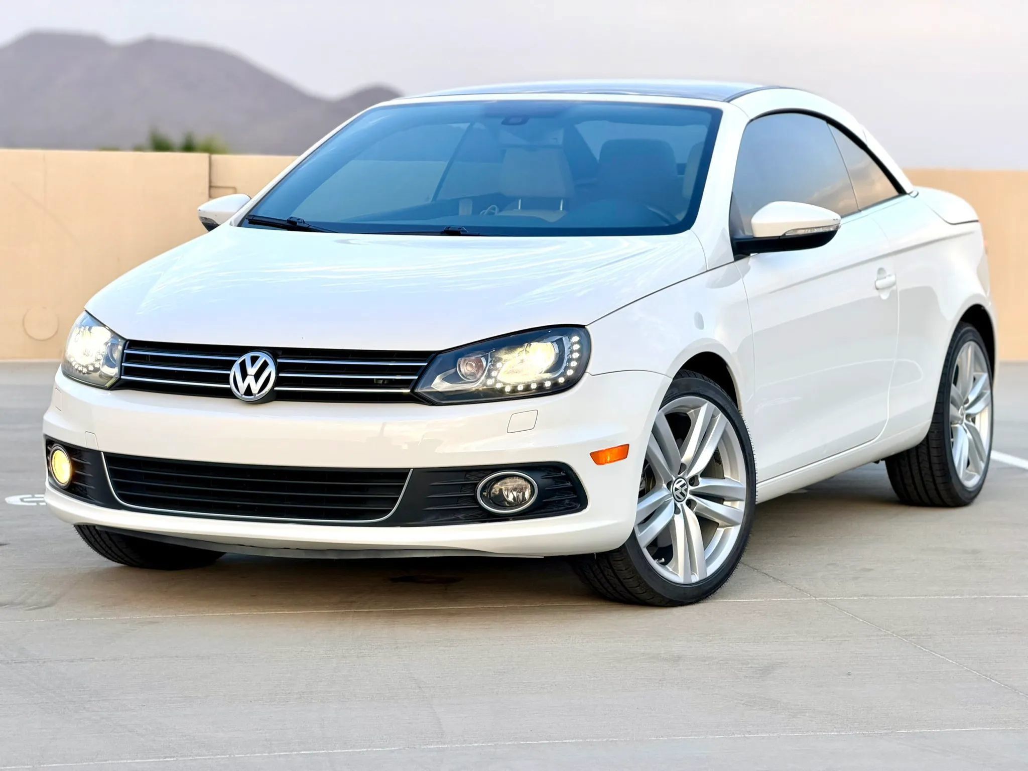 Used 2014 Volkswagen Eos Executive FWD image 9