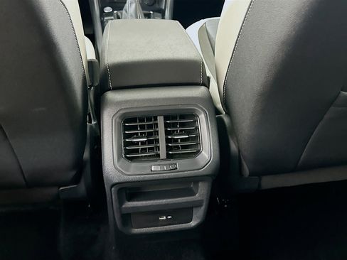 Used 2025 Volkswagen Taos SE image 27