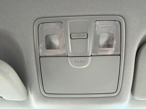Used 2013 Hyundai Elantra GLS FWD image 32