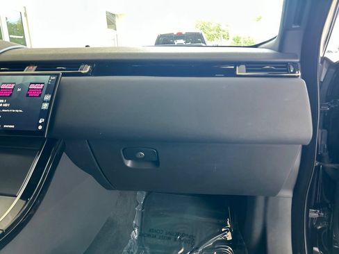 Used 2025 Land Rover Range Rover Velar Dynamic SE AWD/4WD image 26