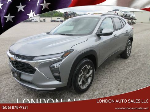 Used 2026 Chevrolet Trax LT FWD image 1