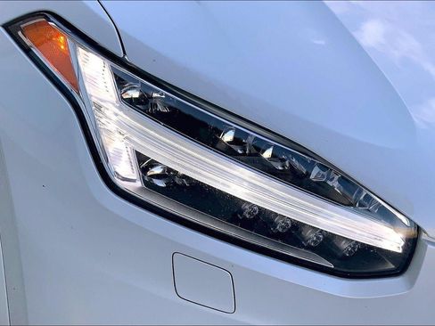 Used 2021 Volvo XC90 T6 Momentum w/ Climate Package image 27