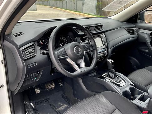 Used 2019 Nissan Rogue SV FWD image 17