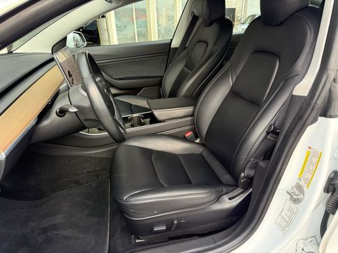 Used 2019 Tesla Model 3 Mid Range image 3