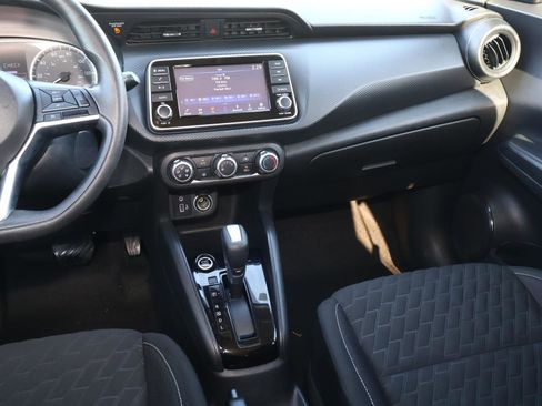Used 2022 Nissan Kicks S image 11