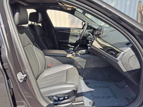 Used 2022 BMW 530e w/ Premium Package RWD image 16