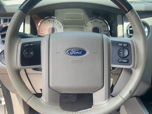 Used 2013 Ford Expedition Limited RWD image 10