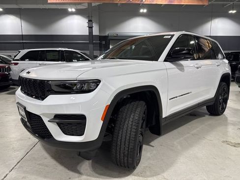 New 2025 Jeep Grand Cherokee Altitude image 3