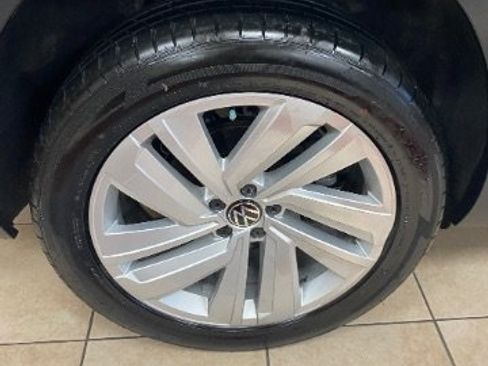 Used 2023 Volkswagen Atlas Cross Sport SE AWD/4WD image 29