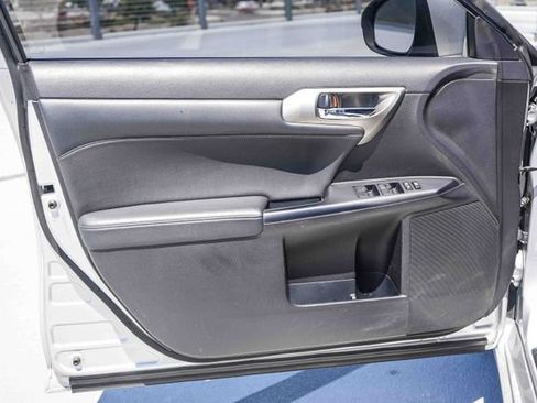 Used 2014 Lexus CT 200h FWD image 25