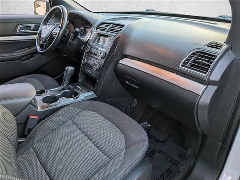 Used 2017 Ford Explorer XLT FWD image 30
