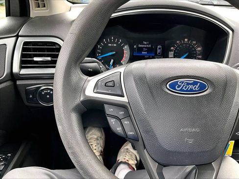 Used 2014 Ford Fusion SE FWD image 14