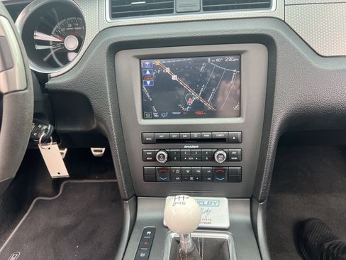 Used 2011 Ford Mustang Shelby GT500 w/ SVT Performance Pkg image 31