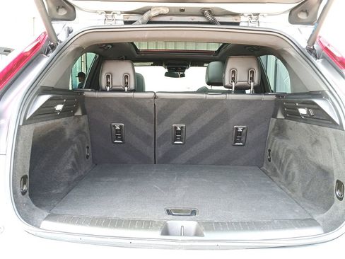 Used 2024 Cadillac XT4 Luxury w/ Cold Weather Package image 27