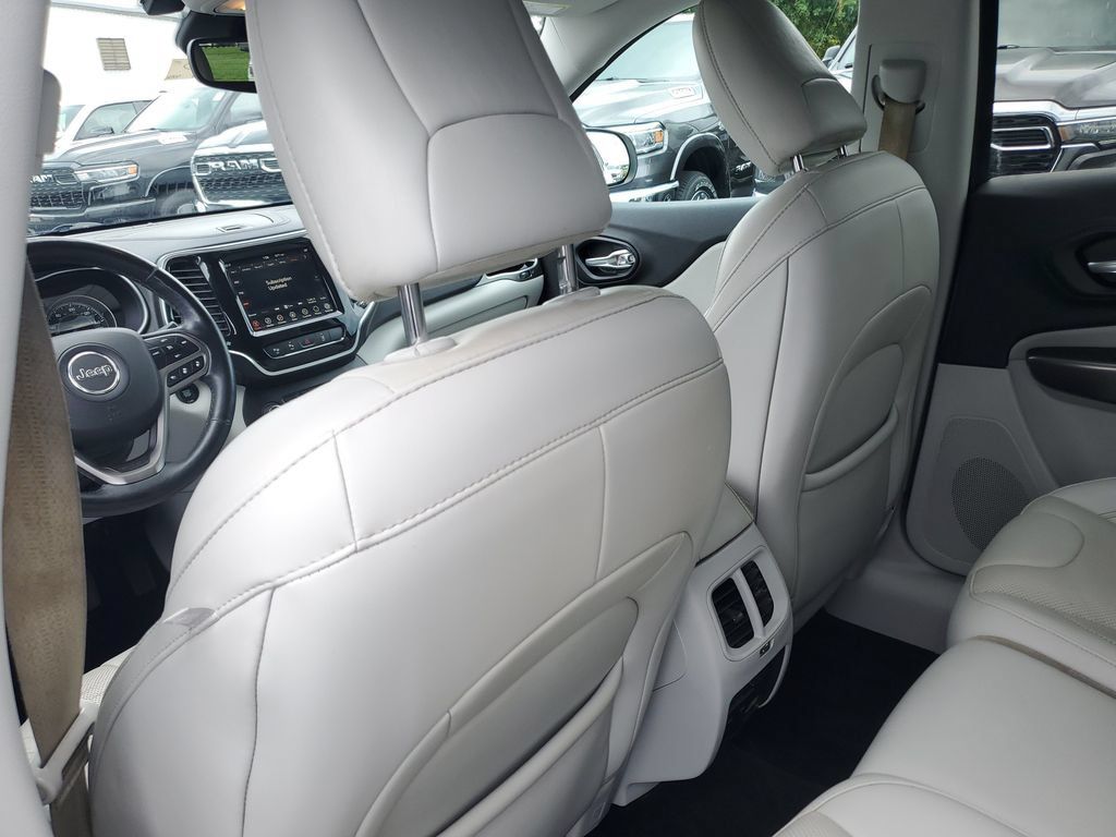 Certified 2019 Jeep Cherokee Limited w/ Luxury Group FWD image 13