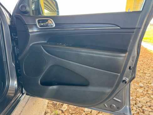 Used 2019 Jeep Grand Cherokee Limited image 26