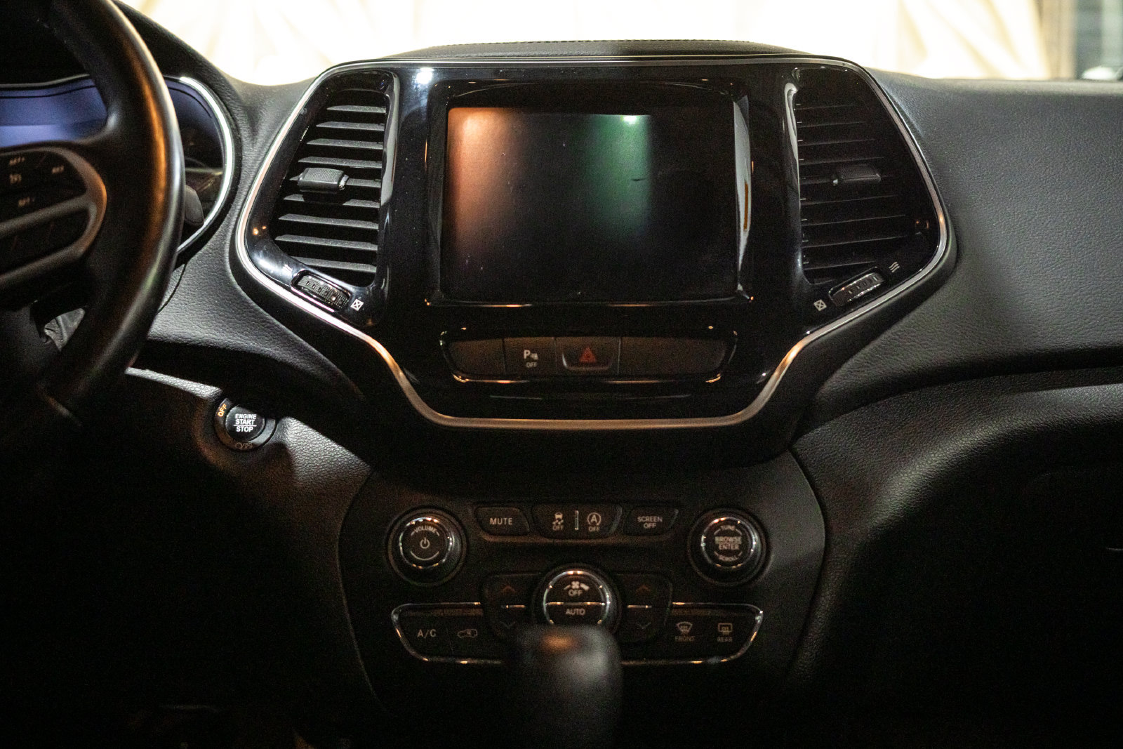 Used 2019 Jeep Cherokee High Altitude AWD/4WD image 16