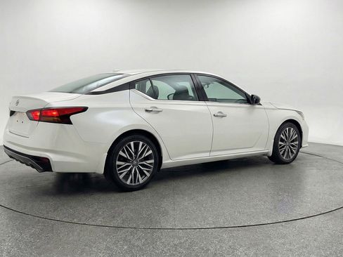 Used 2025 Nissan Altima 2.5 SV image 9