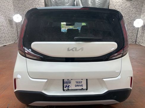 Used 2023 Kia Soul LX FWD image 6