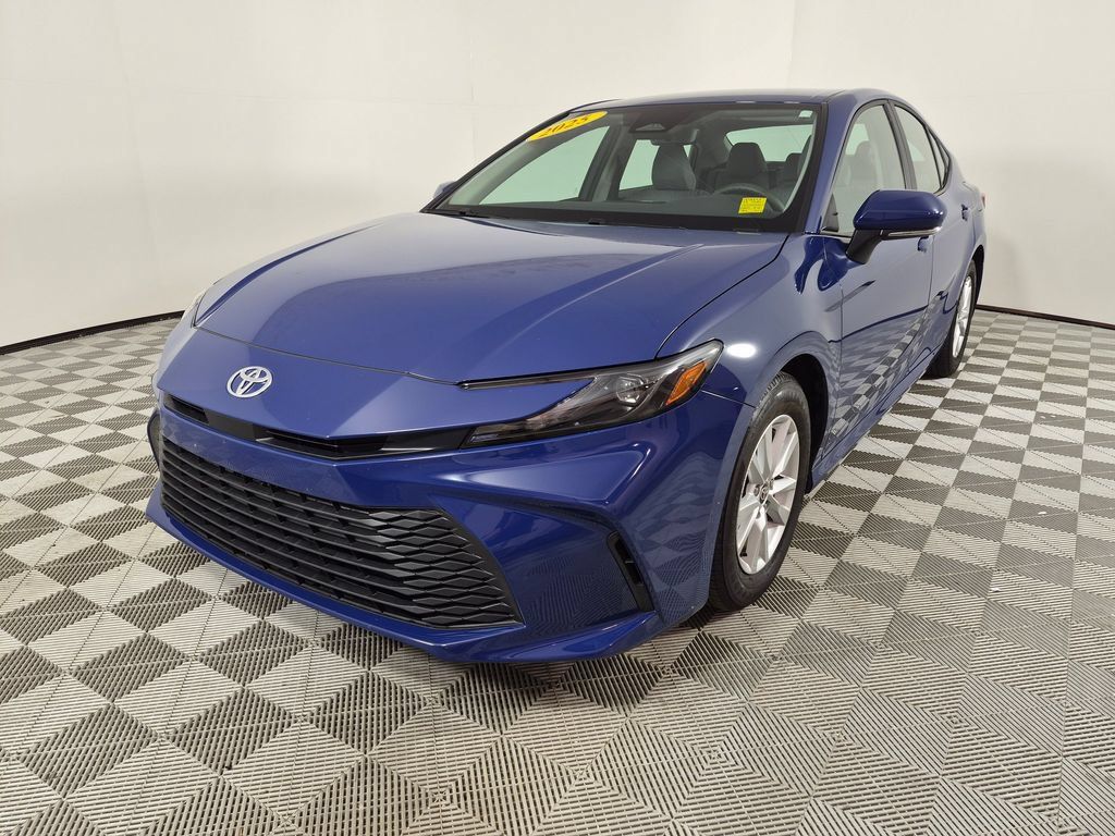 Used 2025 Toyota Camry LE FWD image 7