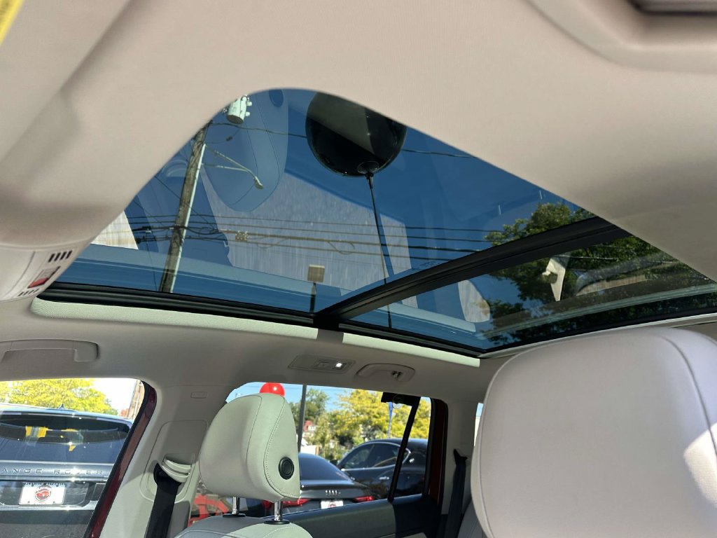 Used 2018 Volkswagen Tiguan SE w/ Panoramic Sunroof Package AWD/4WD image 22