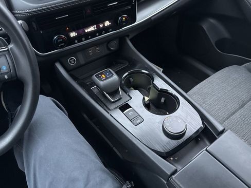 Used 2022 Nissan Rogue SV image 10