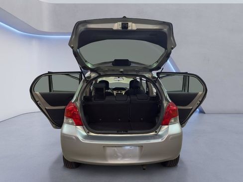 Used 2011 Toyota Yaris 4-Door Hatchback w/ Convenience Pkg FWD image 13