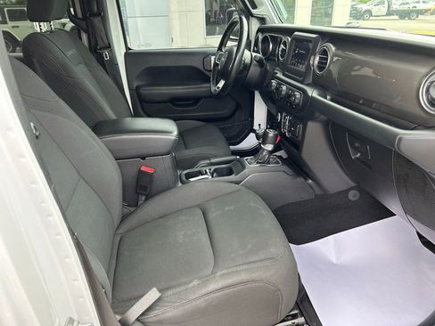 Used 2019 Jeep Wrangler Unlimited Sahara AWD/4WD image 12