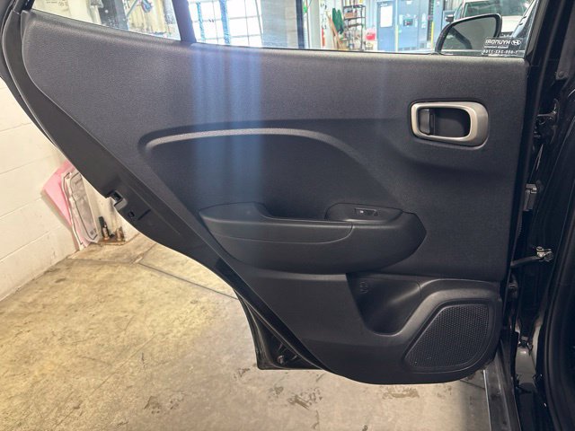 Used 2025 Hyundai Venue SEL FWD image 25