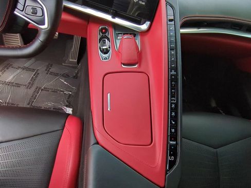 Used 2021 Chevrolet Corvette Stingray Premium Conv w/ Z51 Performance Package RWD image 23