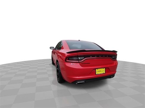 Used 2018 Dodge Charger SXT w/ Blacktop Package image 7