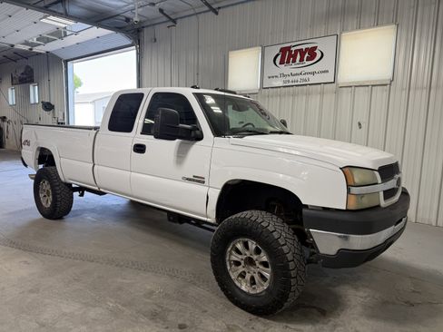 Used 2004 Chevrolet Silverado 2500 LS w/ Heavy-Duty Power Package AWD/4WD image 1