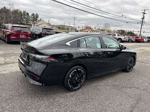 New 2026 Nissan Sentra SR w/ SR Premium Package FWD image 5