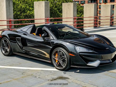 Used 2019 McLaren 570S Spider image 12