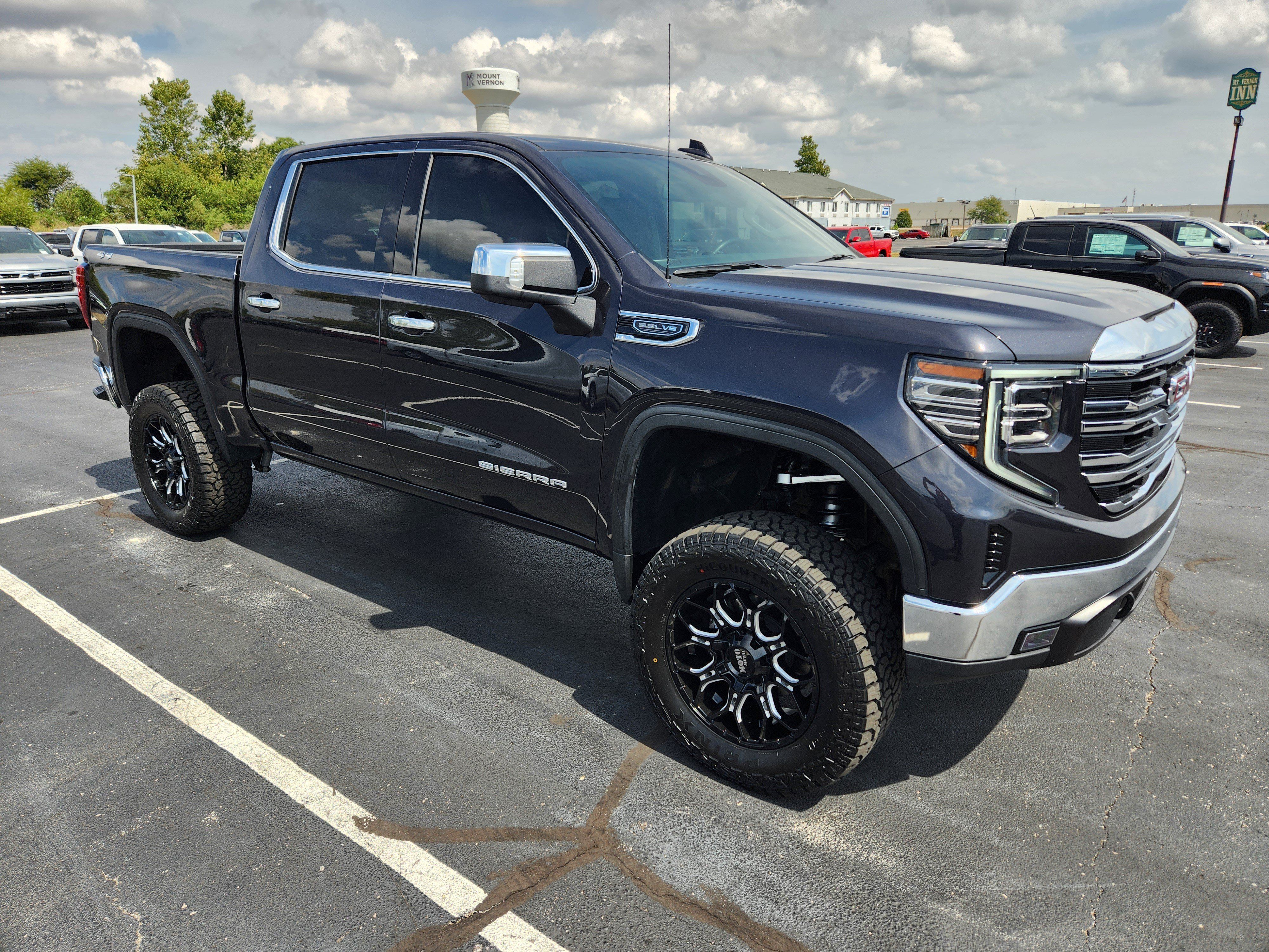 Used 2026 GMC Sierra 1500 SLT AWD/4WD image 9