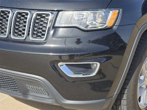 Used 2020 Jeep Grand Cherokee Laredo image 30