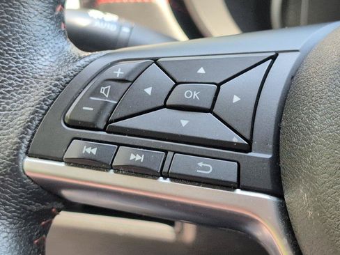 Used 2024 Nissan Versa SR FWD image 29