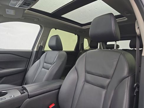 Used 2024 Nissan Rogue SL w/ SL Premium Package image 43