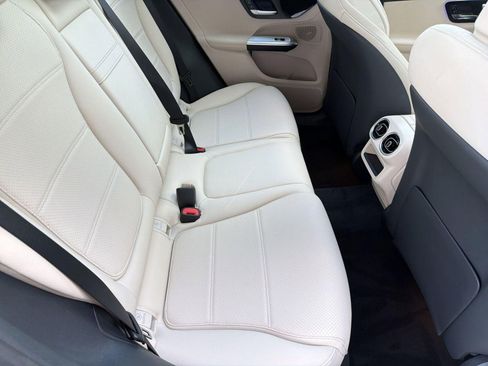 Used 2026 Mercedes-Benz GLC 300 image 29