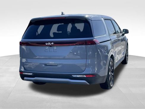 Used 2024 Kia Carnival EX image 4