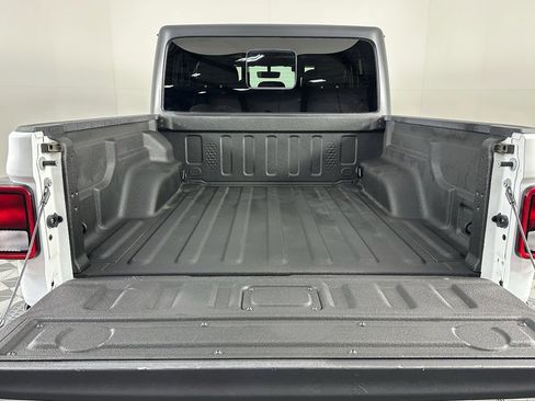 Used 2021 Jeep Gladiator Sport image 18