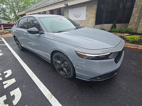 Used 2023 Honda Accord Sport image 4
