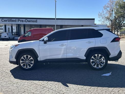 Used 2020 Toyota RAV4 XLE Premium image 7