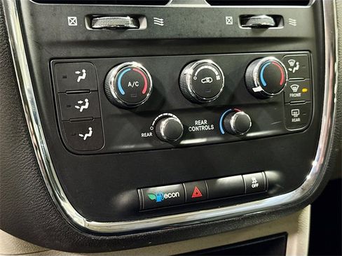 Used 2019 Dodge Grand Caravan SE image 13