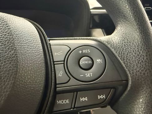 Used 2020 Toyota Corolla LE FWD image 18