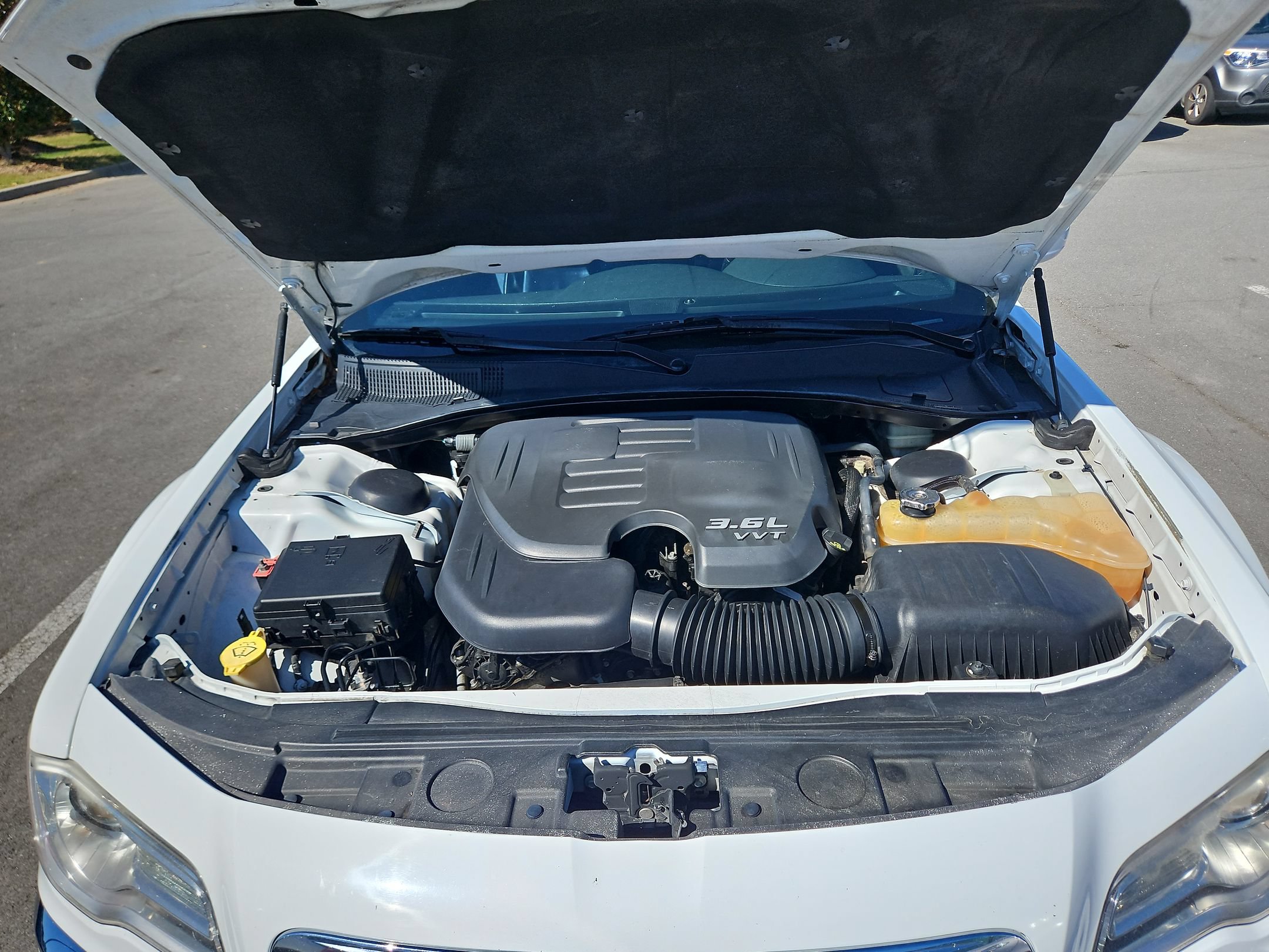 Used 2014 Chrysler 300 RWD image 19