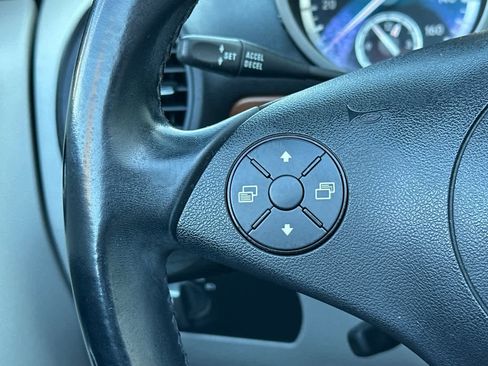 Used 2010 Mercedes-Benz SLK 300 image 18